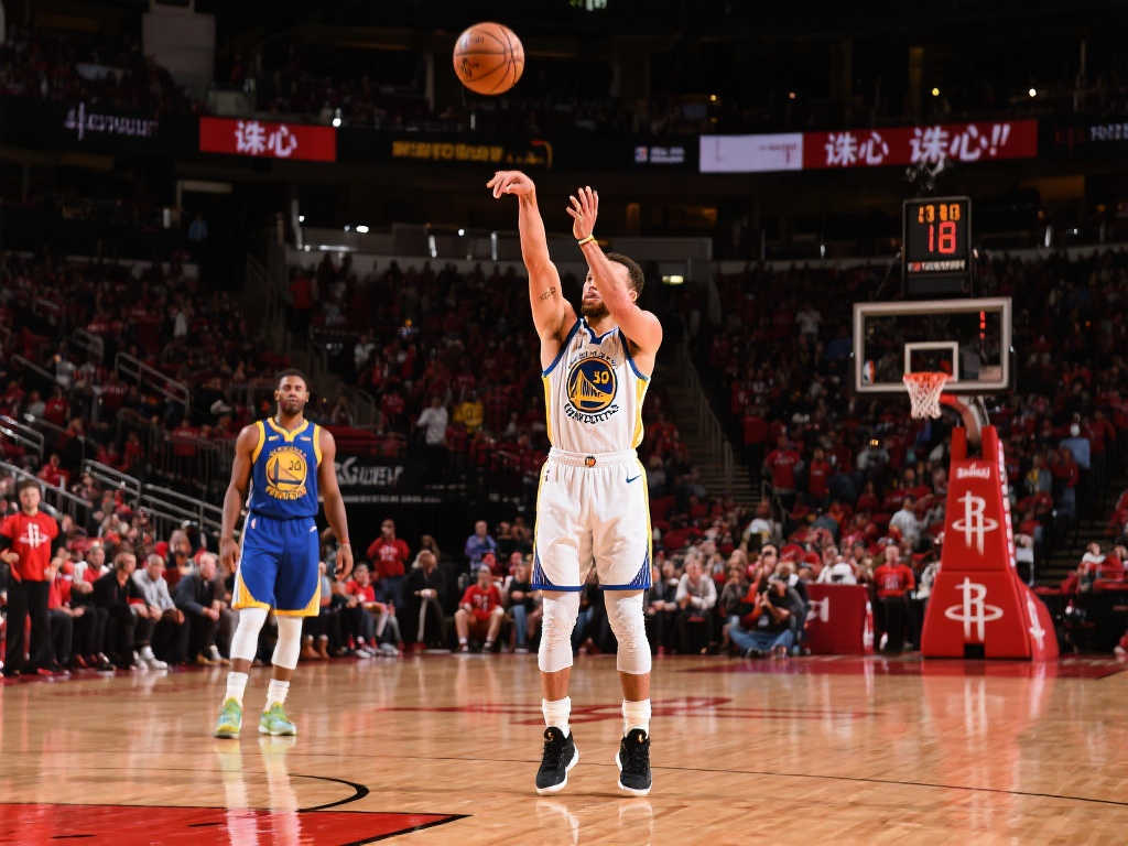 十年梦魇未散!库里三分风暴再刺火箭心 十年梦魇未散!库里三分风暴再刺火箭心